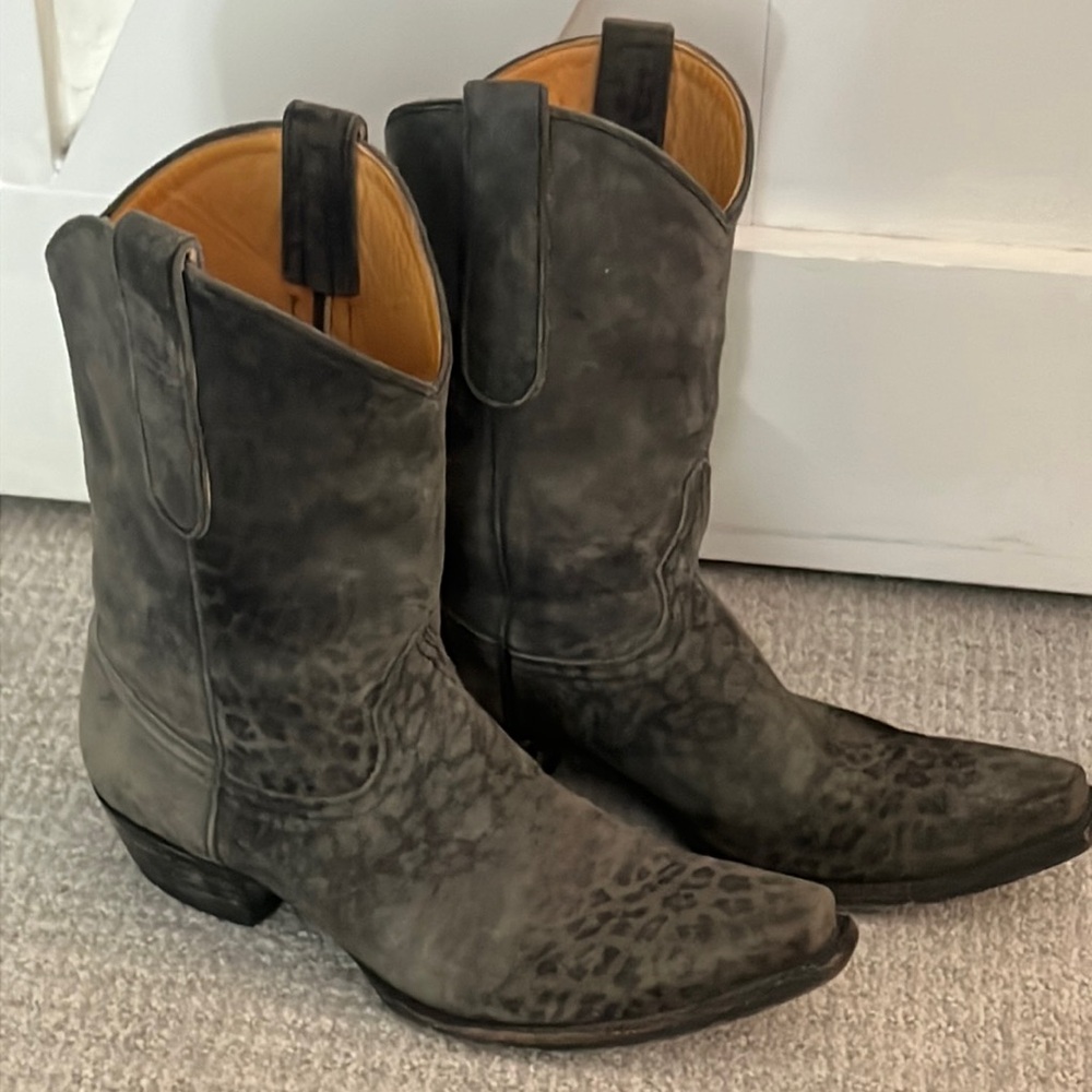 Old Gringo Boots Women’s size 7 grey leopard print